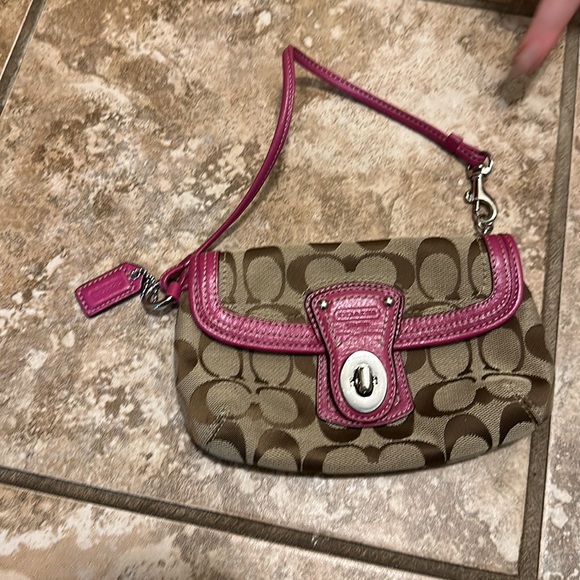 Coach wristlet - Picture 7 of 9